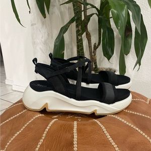 Ecco Chunky Strap Sandal | Size 10